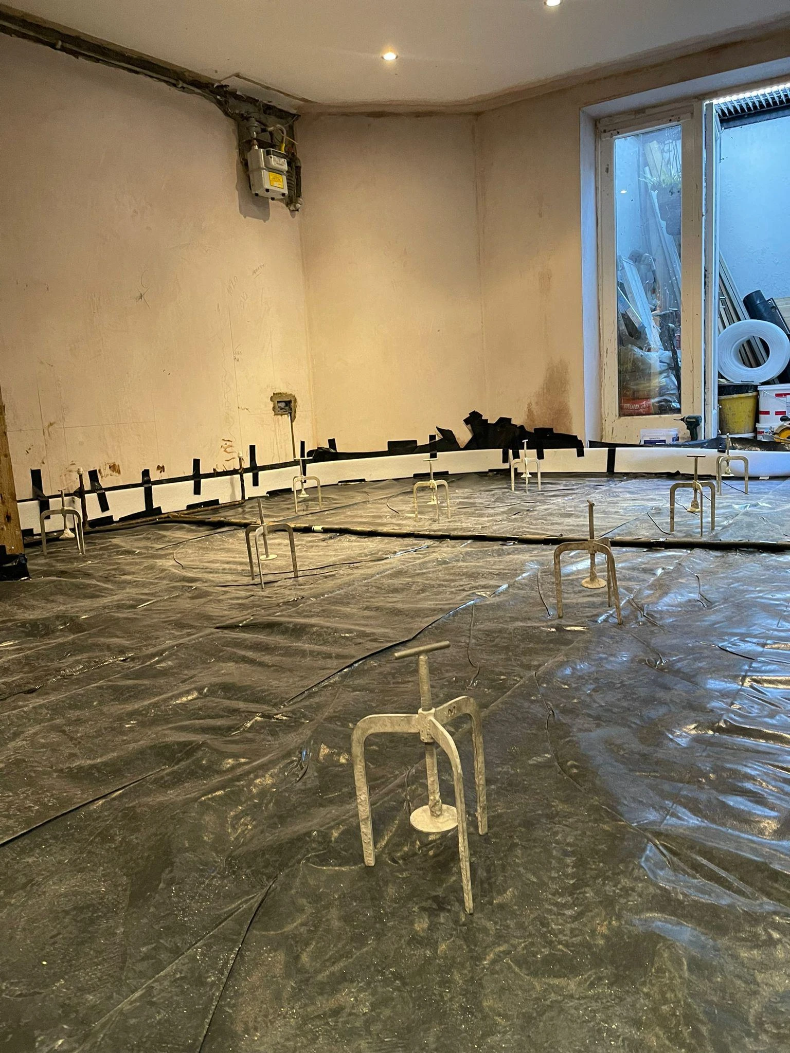 Underfloor insulation preparation